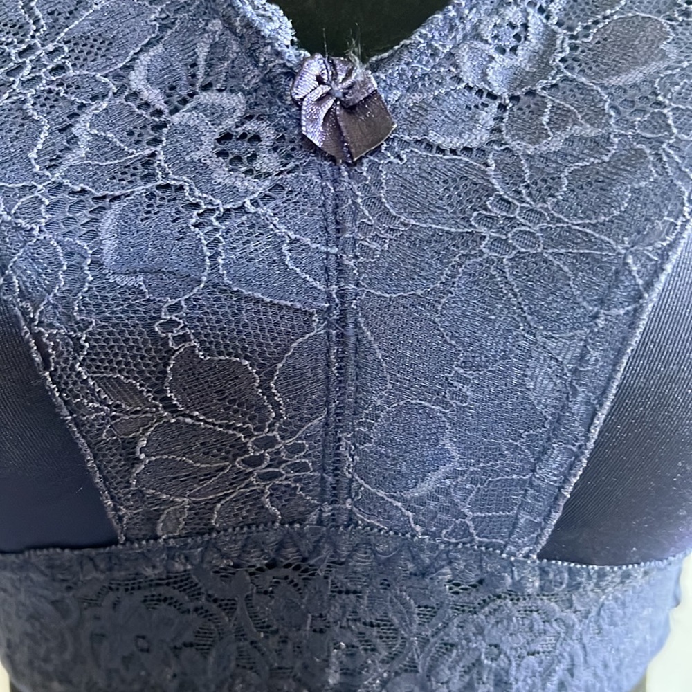 Brand new with no tags Rhonda Shear lace trimmed bras. Size small - Picture 5 of 12